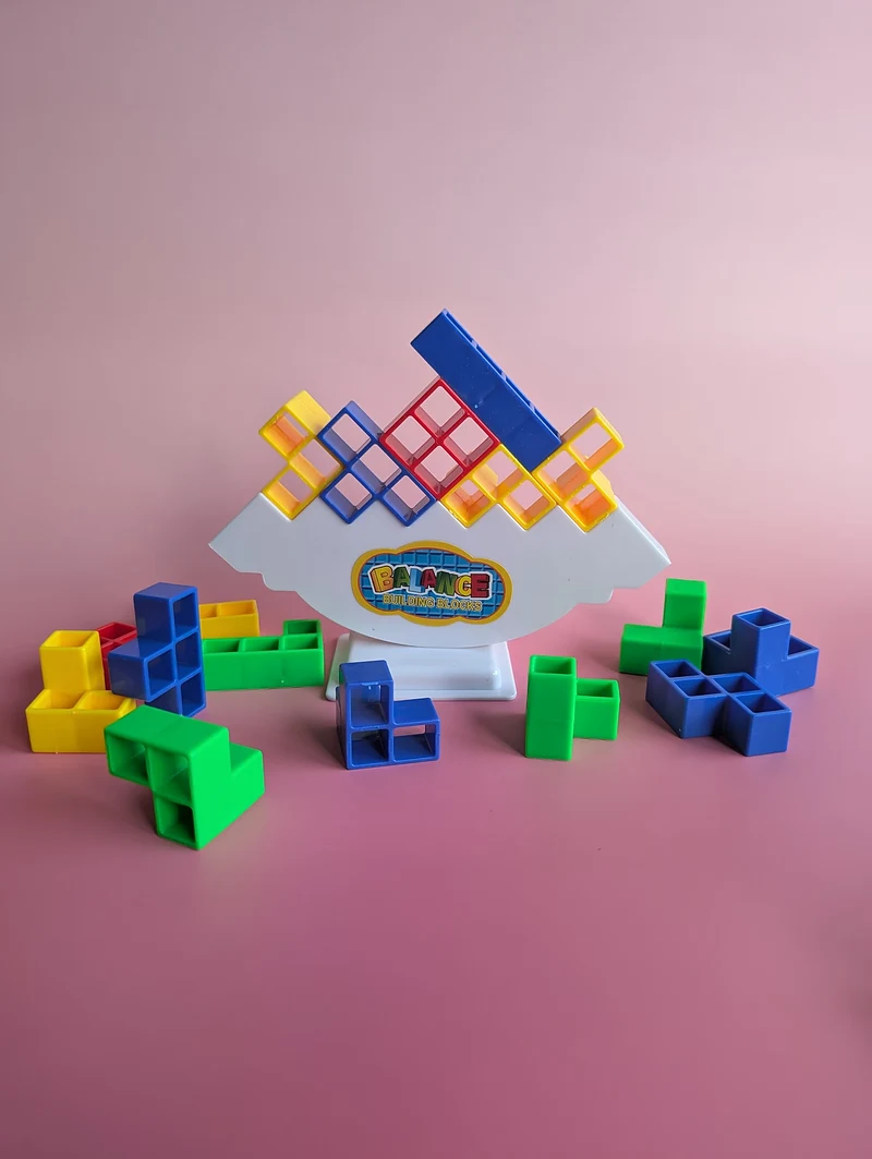 Un couple joue à Le Jeu d’Équilibre
